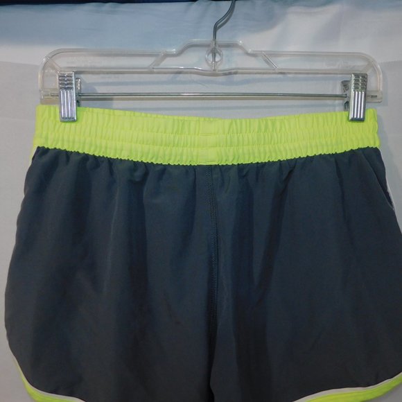 Under Amour Womens XS Semi Fitted Heat Gear Gray yellow Womens Running Shorts - Picture 8 of 8